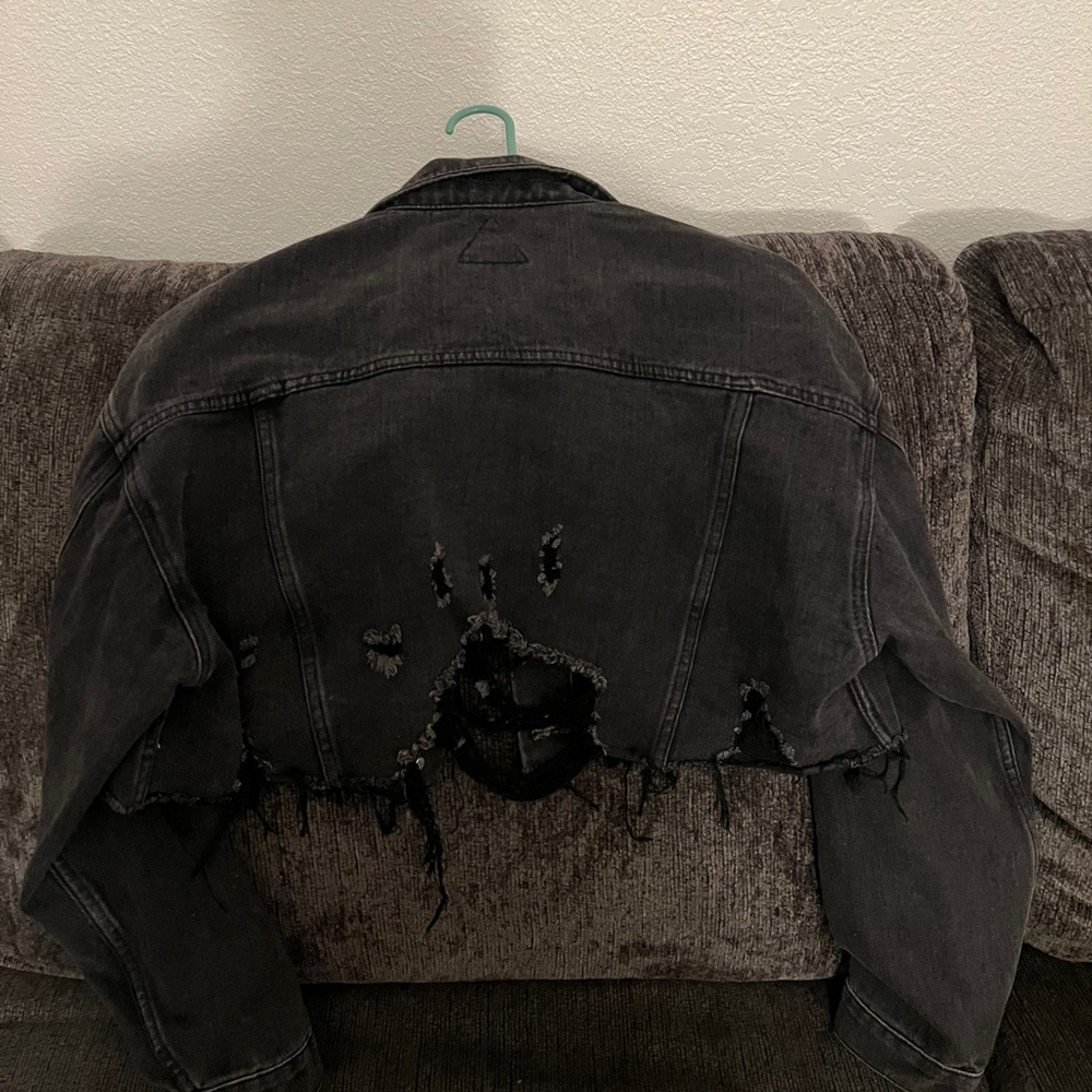 Black crop distressed denim jacket